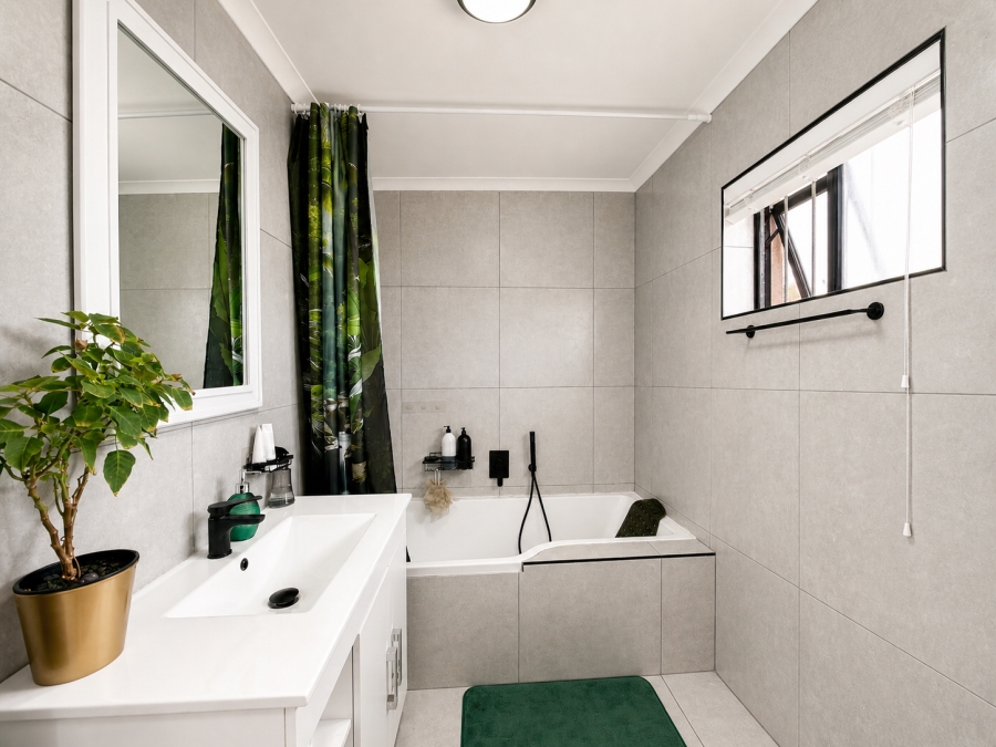 2 Bedroom Property for Sale in Table View Western Cape